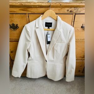 Banana Republic ‘Long & Lean’ Off-white Blazer, new with tags, size 10US.